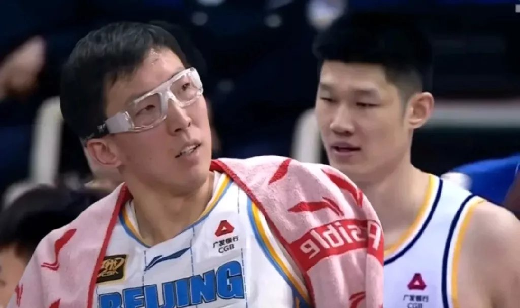 爱游戏体育-包含上海队险胜福建队，胡金秋状态火热的词条