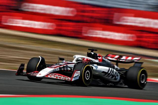 包含梅赛德斯险胜哈斯车队，皮亚斯特里刷新纪录的词条