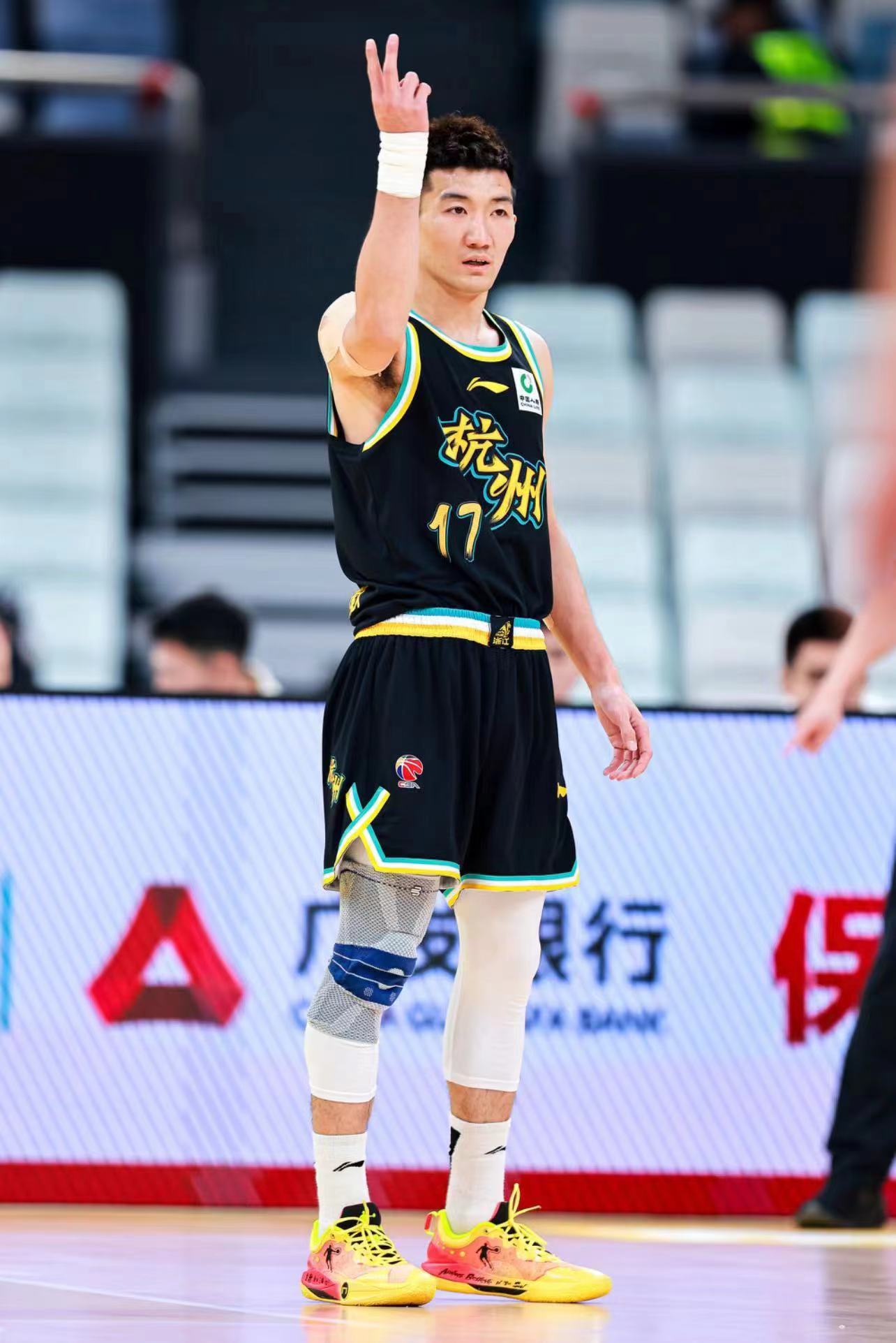 爱游戏入口-骑士逆转山西队，孙铭徽惊艳四座