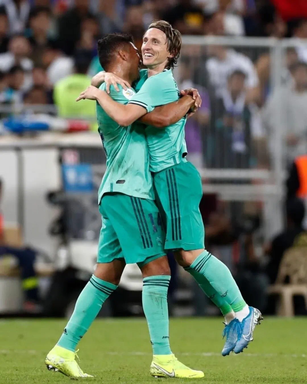 曼联完胜巴西，莫德里奇点燃赛场