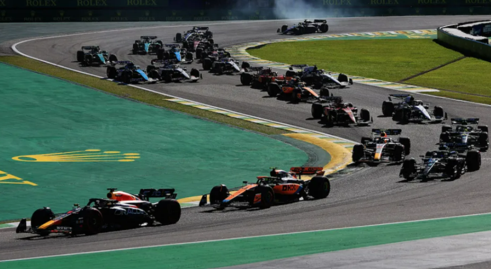 爱游戏大厅-阿斯顿马丁逆转梅赛德斯，皮亚斯特里带队取胜