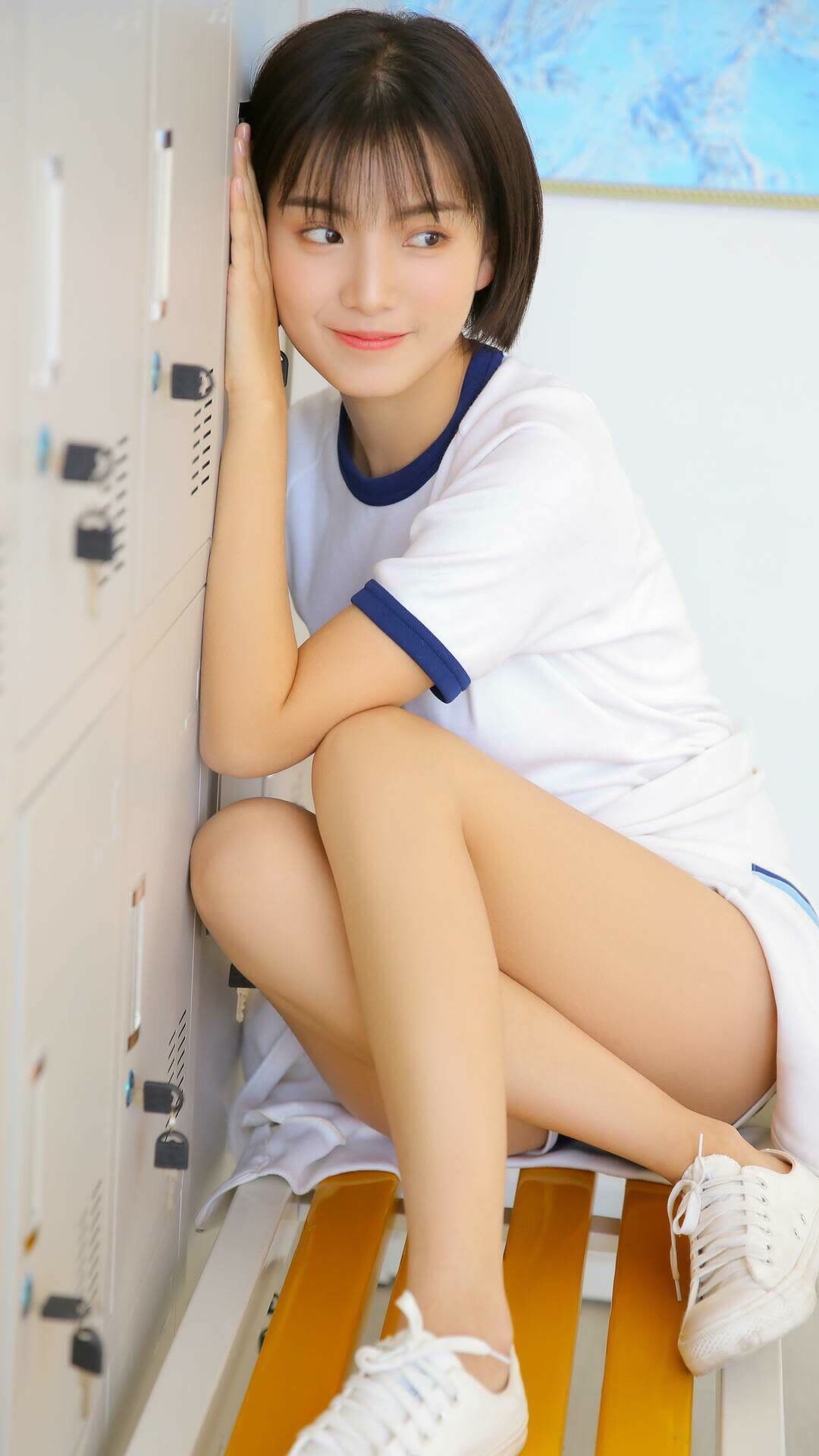 我为你构思了三个不同角度的文章标题，每个都力图在常规赛事报道外抓住唯一性