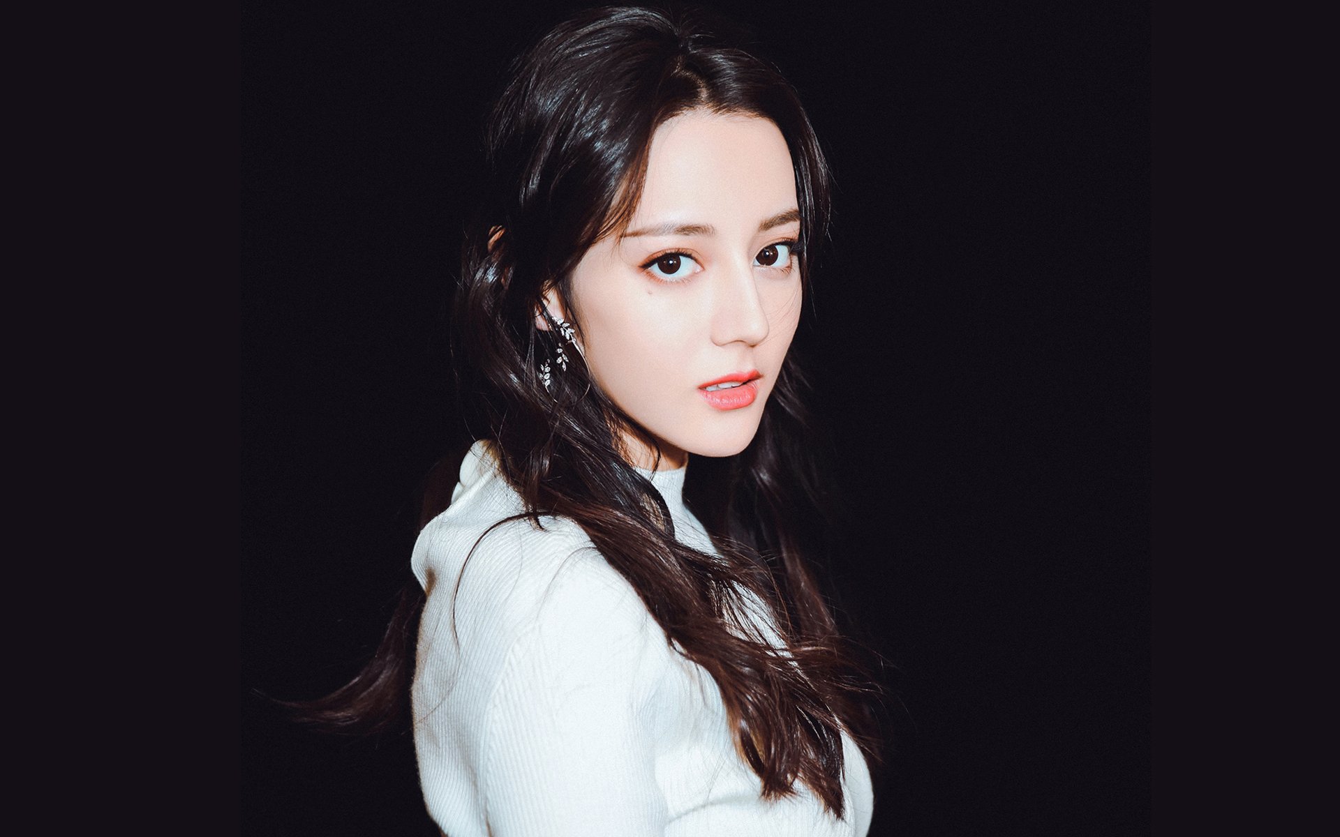 新王当立!世纪对决之夜,贝林厄姆一锤定音,银河战舰迎来掌舵人