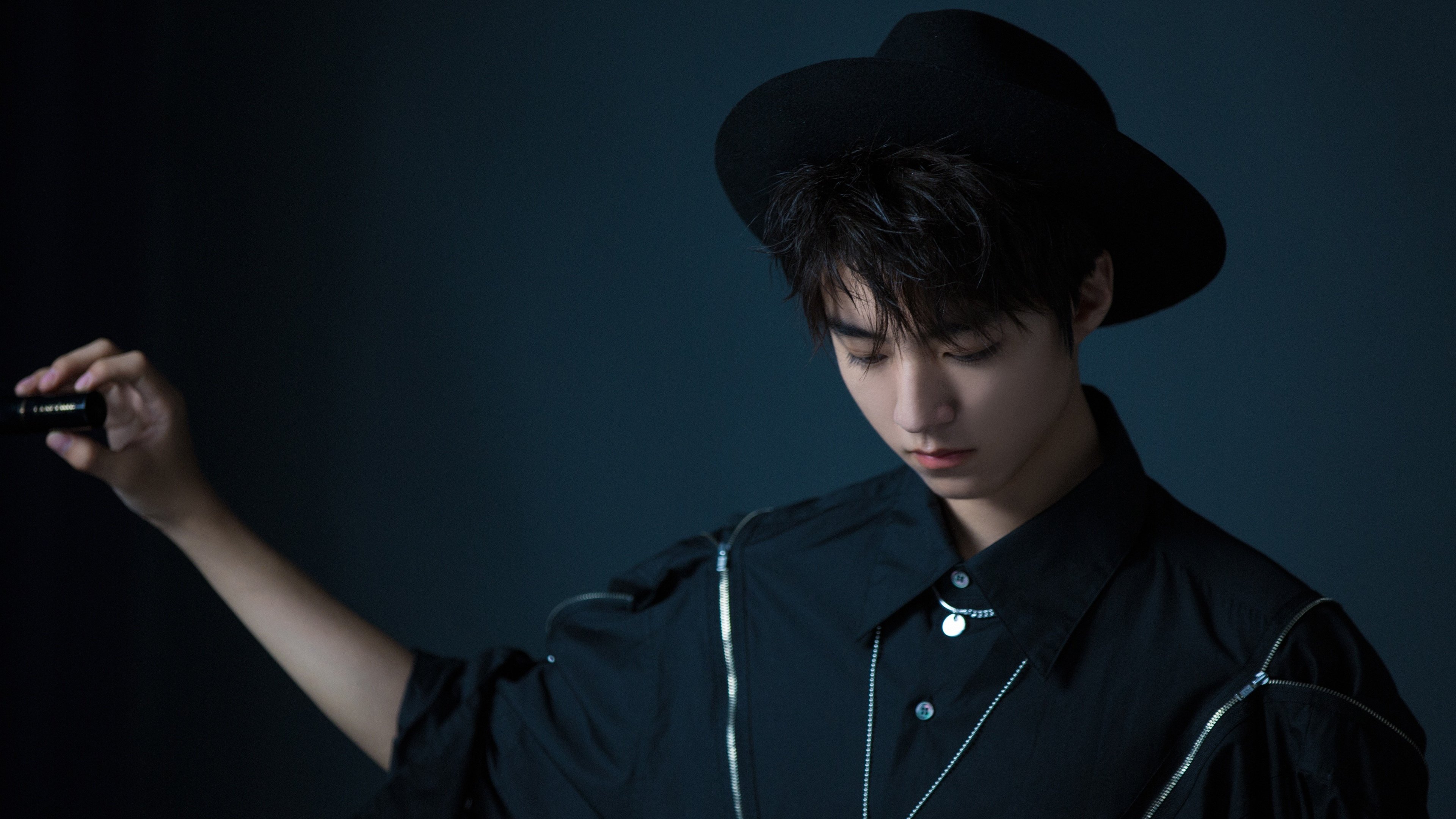 爱游戏-D组之巅的蓝白狂想,迪亚斯引领葡萄牙进攻风暴,力克厄瓜多尔书写2026独章